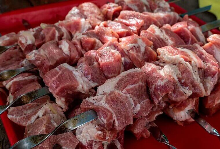 Разбираемся, какое лучшее мясо для шашлыка из свинины. Читайте в нашем блоге о выборе отруба, маринаде и где купить в Истре.